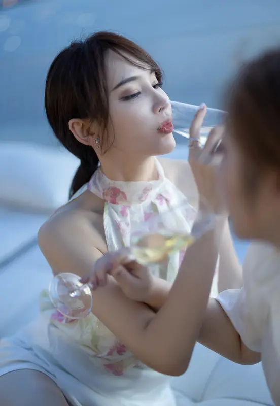 美不美看大腿 - 周妍希